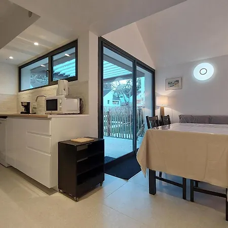 3 Bedroom Beautiful In Сasa de vacaciones Meschers-sur-Gironde