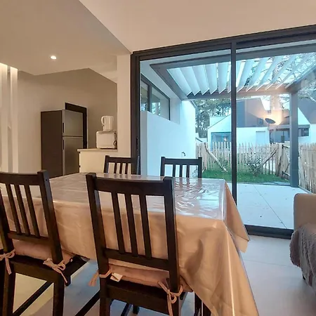 3 Bedroom Beautiful In * Meschers-sur-Gironde