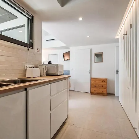 Сasa de vacaciones 3 Bedroom Beautiful In Meschers-sur-Gironde