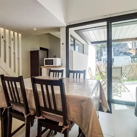 3 Bedroom Beautiful In Сasa de vacaciones Meschers-sur-Gironde